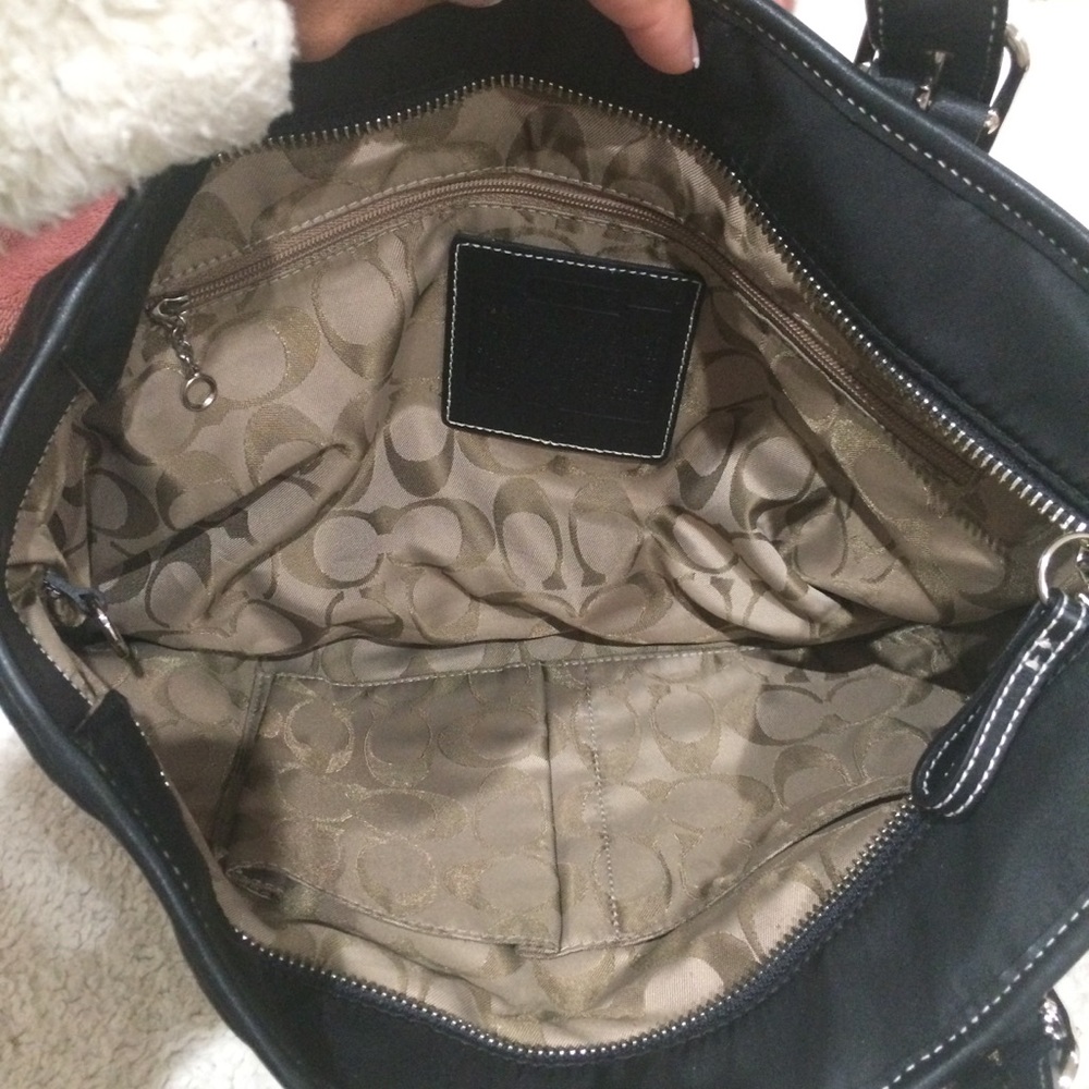 Coach bag 💯% authentic!! - Picture 11 of 13